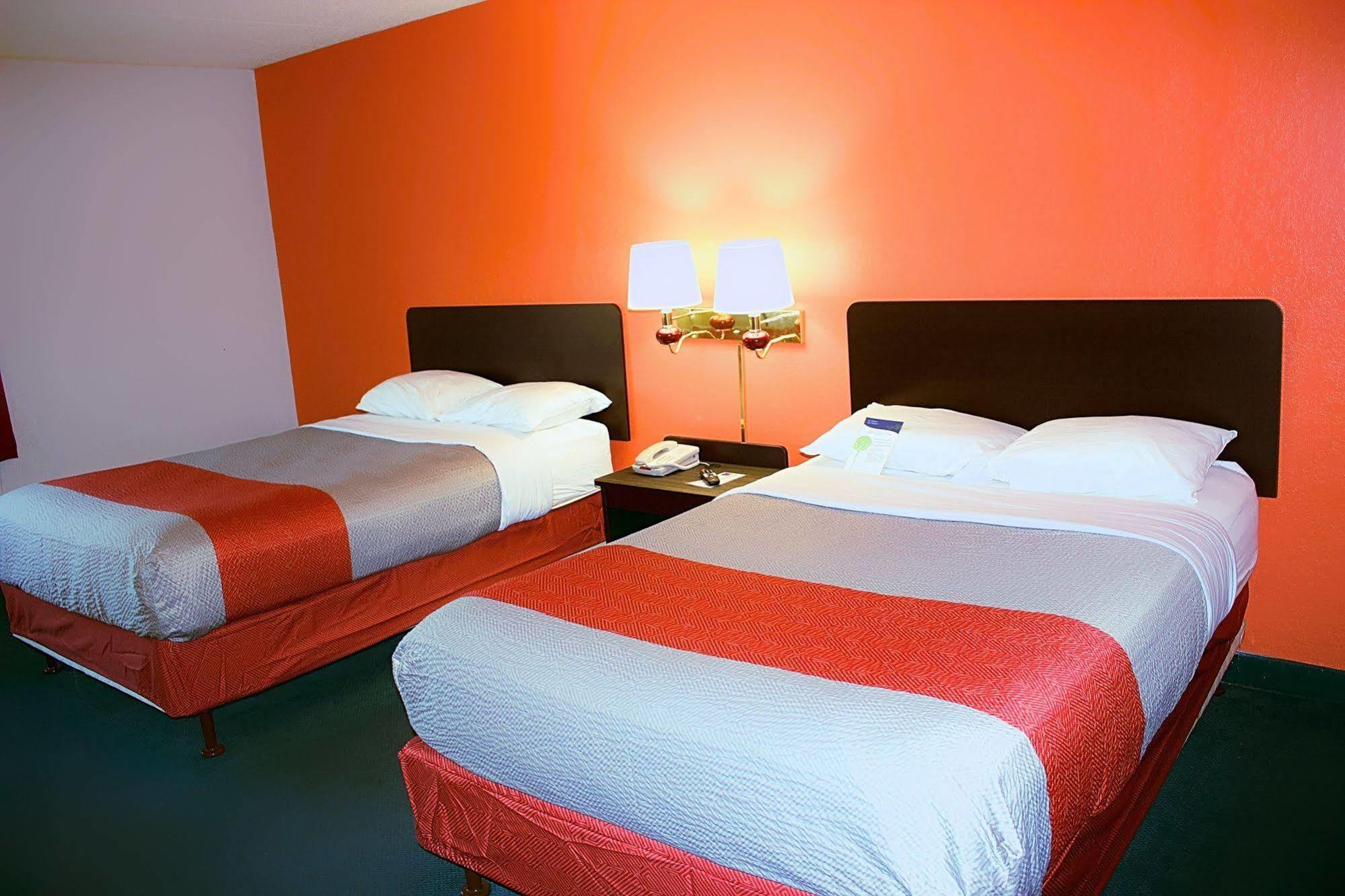 Motel 6-New Stanton, Pa Eksteriør billede