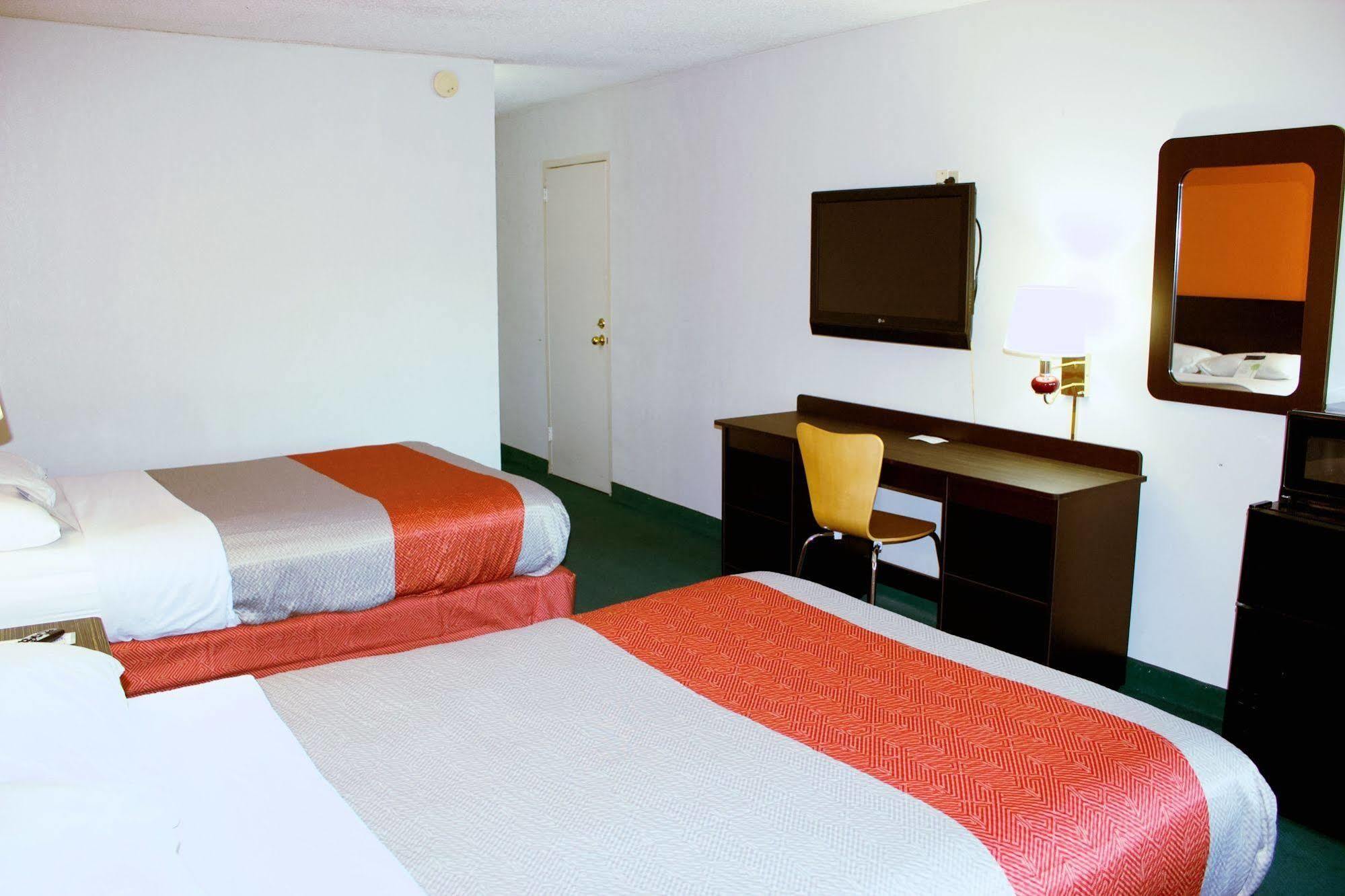 Motel 6-New Stanton, Pa Eksteriør billede