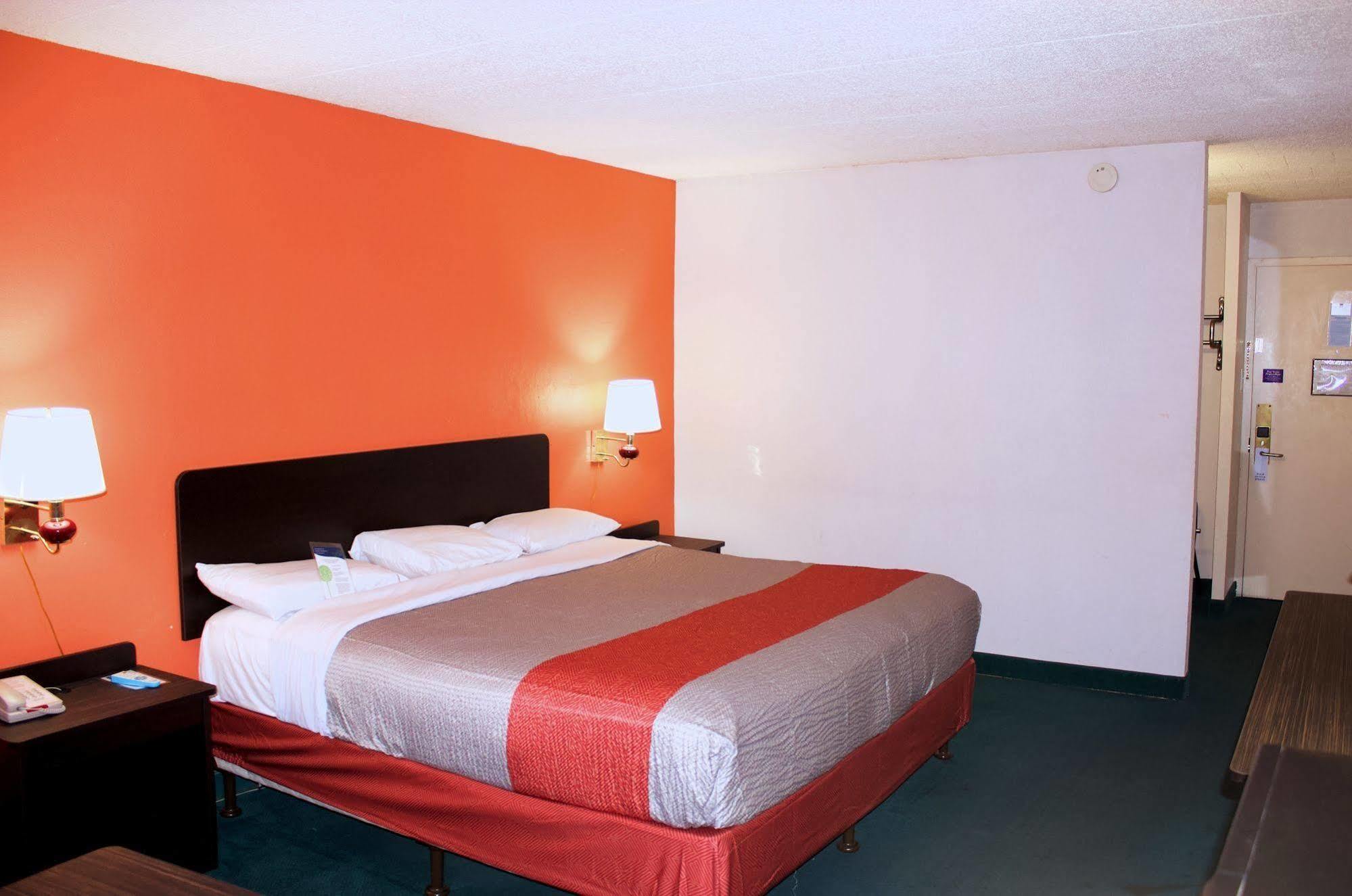 Motel 6-New Stanton, Pa Eksteriør billede