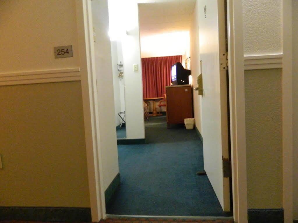 Motel 6-New Stanton, Pa Eksteriør billede