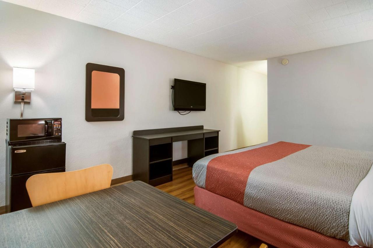 Motel 6-New Stanton, Pa Eksteriør billede