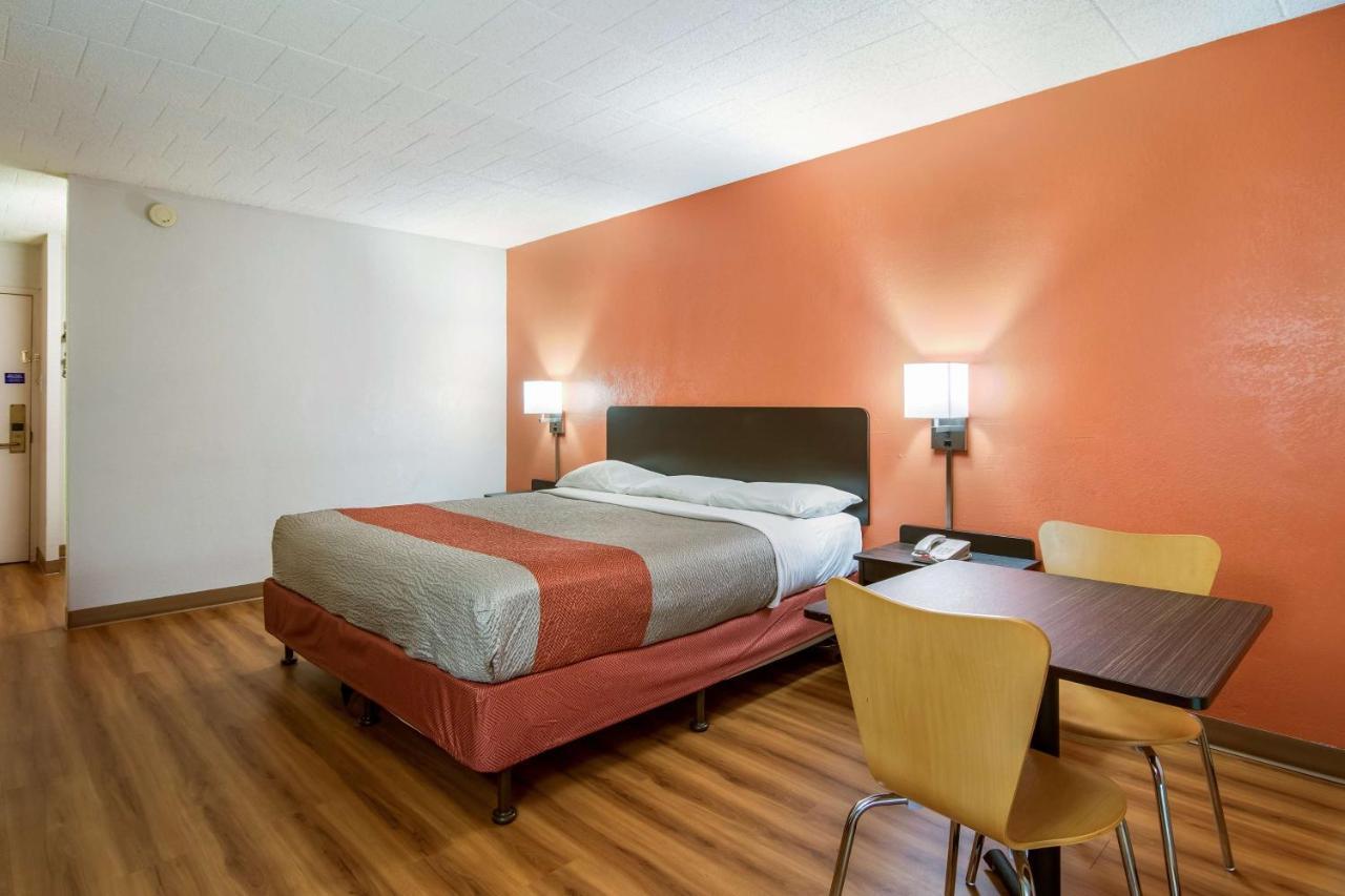 Motel 6-New Stanton, Pa Eksteriør billede